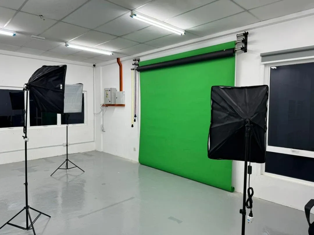 Office project by Alchemist Renovation, photograph 5