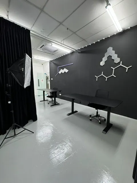 Office project by Alchemist Renovation, photograph 6