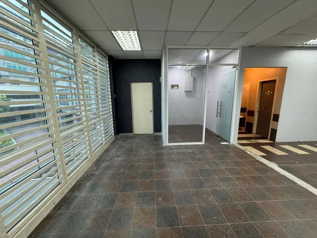 Office project by Alchemist Renovation, photograph 7
